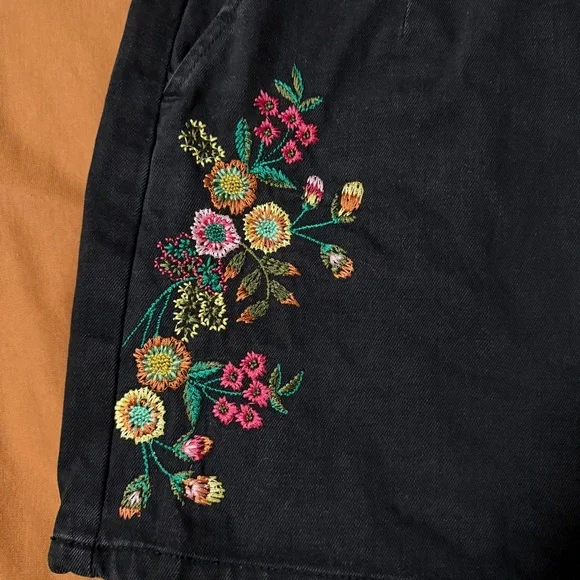 💥4/$20 Topshop Black Skirt with Colorful Floral Embroidery - Picture 3 of 10
